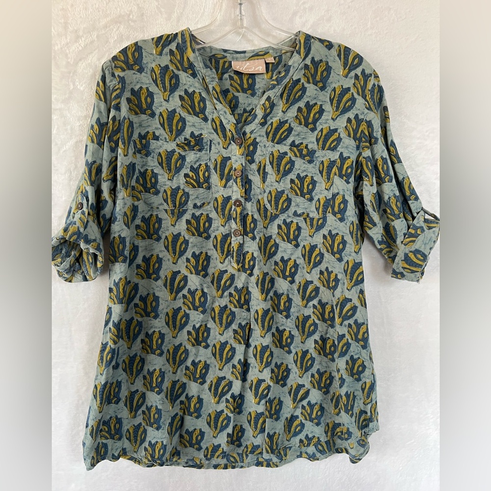 UTSA Geometric Abstract Design Lightweight 1/2 Button Front Roll Sleeve Blouse L